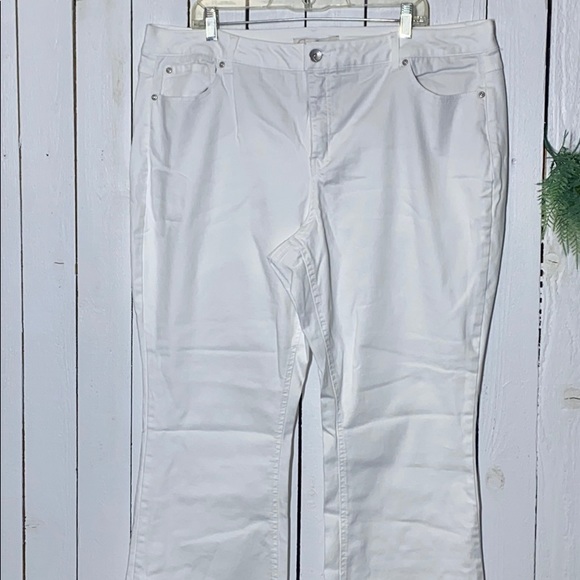 Cato Women’s Plus White Denim Pants - Picture 3 of 15